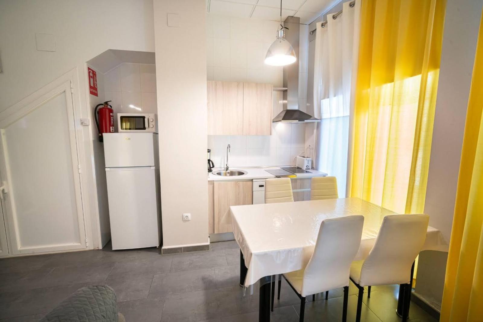 Apartamentos La Plazuela Баньос-де-Монтемайор Екстер'єр фото